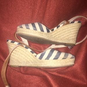 Basic Edition Striped Wedges Size 5.5